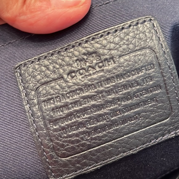 Coach Bag LIKE NEW - Picture 7 of 9